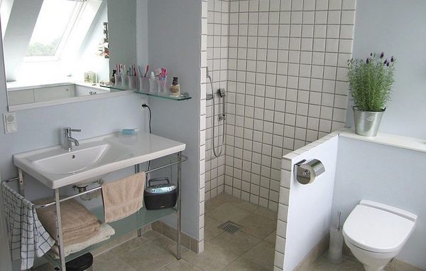 Love og regler om badeværelset