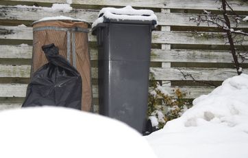 Skraldemænd fjerner ikke dit sne foran skraldespanden containeren