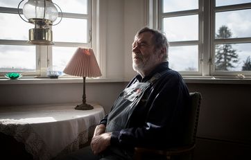 Gert Iversen i sin lænestol