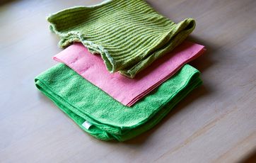 Sådan ser en bomuldsklud, fiberklud og mikrofiberklud ud. Sådan ser en bomuldsklud, fiberklud og mikrofiberklud ud.