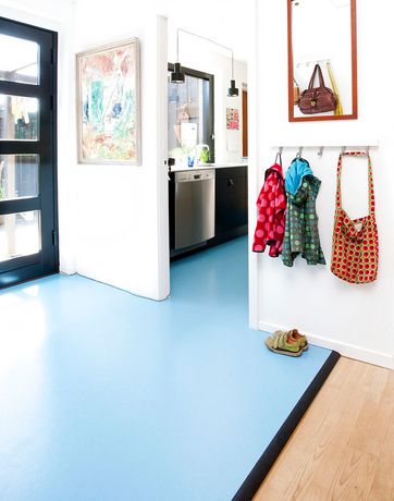 Køkkengulv af blåt linoleum