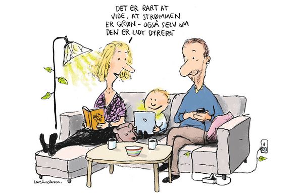 Tegning af familie i sofa. Der er grønne blade på lampen, som der kommer grønt lys ud af, sønnen sidder med en pc, der lyser grønt, og faderen får opladet sin smartphone, hvor der er grønne blade på ledningen. Moderen siger: Det er er rart at vide