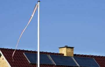 Skygge fra en flagstang kan reducere strømproduktionen fra solceller.
