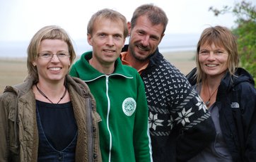 To par, der bor i bofællesskabet Klostergården.
Tre børn, der bor i samme bofællesskab.