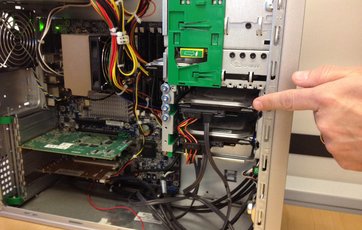 Hvordan får du harddisken ud af computeren, når den skal kasseres?