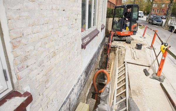 Omfangsdræn i forbindelse med regnvandssikring af kælderen.