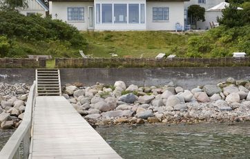 Badebro af trykimprægneret træ