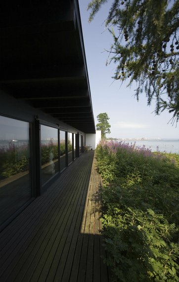 Terrasse på modernistisk villa