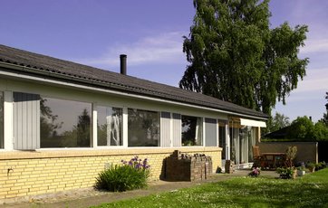 Vestfacaden før renoveringen.