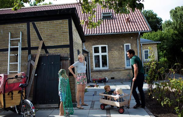 Mette Borst med sin familie i det nyindkøbte hus i Albertslund