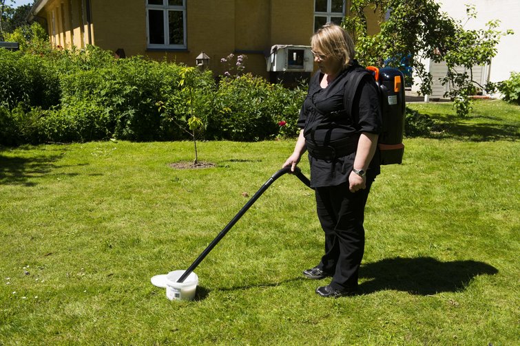 sneglepulver mod dræbersnegle suges op i sneglesuger