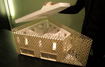 Minimodel af det trekantede hus.