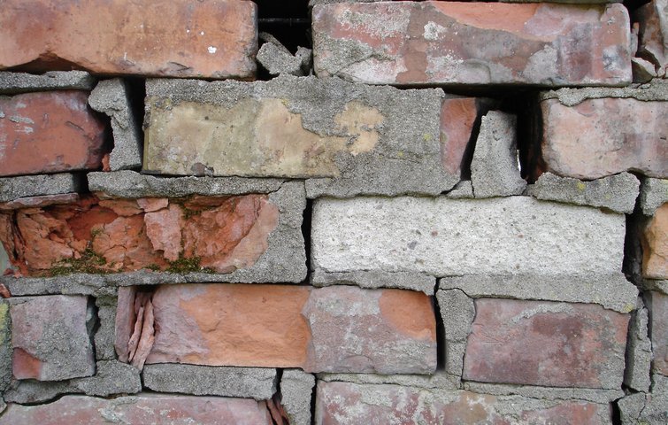 ødelagt mur