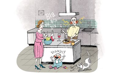 Illustration af problemer med akustikken i et køkken med mange fliser og højt til loftet.