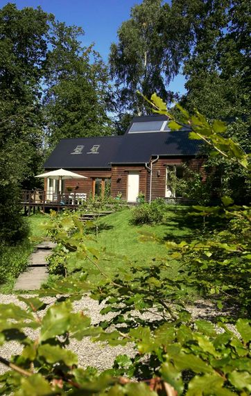 Solfanger Med en solfanger på sommerhusets tag kan du skære ned på udgifterne til varmt vand.