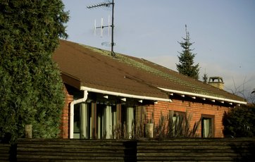 Stålpladetegl findes i flere farver og nuancer.