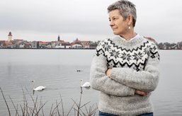 Abelone Glahn i vandkanten