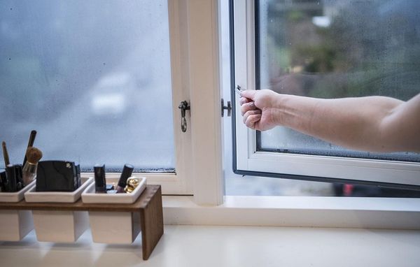 udluftning indeklima fugt madlavning badeværelse dug kondens vinduer skimmelsvamp