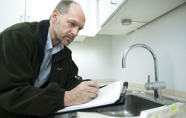 Hvordan sender du en klage til Byggeriets Ankenævn?
