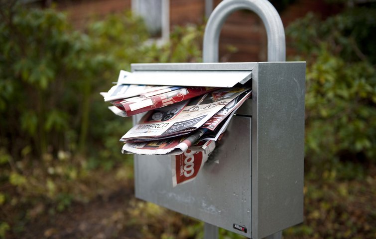 Overfyldt postkasse Forebyg indbrud under ferien ved at få tømt postkassen.