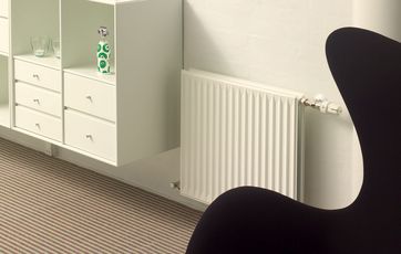 traditionel vandbåren radiator er væghængt