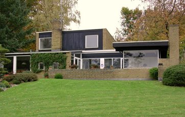 En modernistisk villas have med inspiration fra udlandet.
