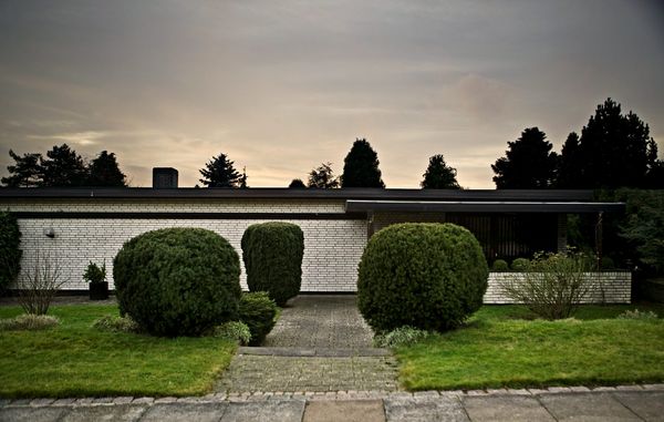 Den modernistiske villa er kendetegnet ved sit flade tag.