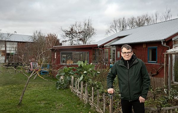 Søren Egge Rasmussen fra Enhedslisten foran sit hjem