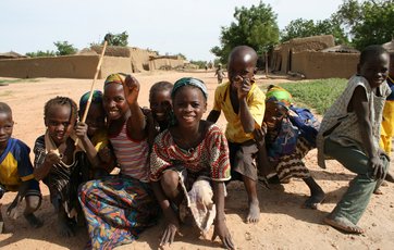 Niger er ifølge FN verdens fattigste land. 65 % af befolkningen lever under den officielle fattigdomsgrænse. Derfor er man meget afhængig af sine naboer - de er et livsnødvendigt netværk, forklarer Marianne Haarh. Foto: CARE