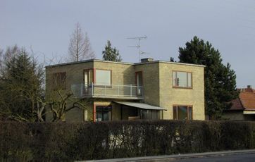 I funkishuset er hus og have ofte tænkt som en helhed i designet.