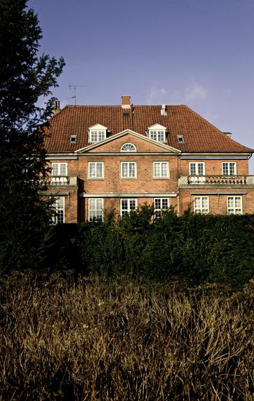 Haven omkring patriciervillaer er ofte anlagt i en stil, der passer til huset.