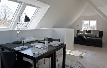Fra førstesalen har familien udsigt over landskabet til Østersøen.
Foto: Jesper Ray