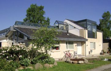 Villa med rytterlys i taget over en del af huset