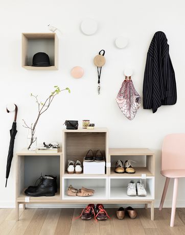 Reolsystemet Starcked opstod, da arkitekten Julien de Smedt i sit eget hjem satte små reoler sammen i et personligt udtryk. Denne reol kan bygges bred eller høj, som du lyster. Designer: JDS ARchitects for Muuto Foto: PR