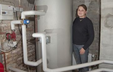 Du kan spare penge på varmeregningen, hvis du udskifter det gamle fyr med en luft til vand-varmepumpe.