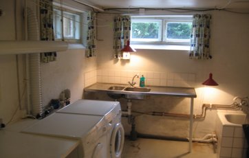 Inden renoveringen var alle rør i kælderen synlige.