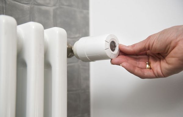 radiator. termostat. spar penge. varme.
