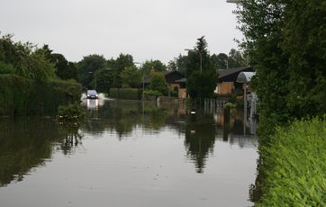 Der er flere ting, du kan gøre for at forhindre skader ved et skybrud.