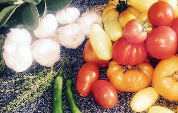 Tomater og ingredienser til henkogning