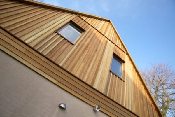 Eksempel på indsatte drypnæser/vandbrædder i facaden. Arkitekt Michael Bloch.