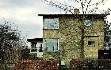 De få kvadratmeter er en stor ulempe ved bungalowen. Enkelte huse er dog oprindeligt bygget til mere end en familie og har derfor 2 etager.