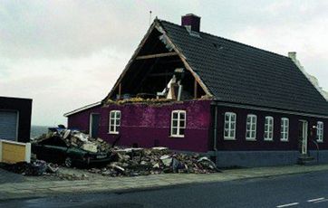 Hus, hvor gavlen er suget ud i den ene ende