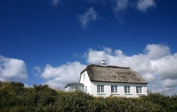 Må alle købe sommerhuse i Danmark?