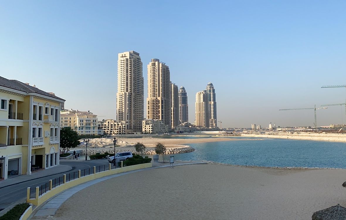 rækkehus, strand og højhus i Qatar