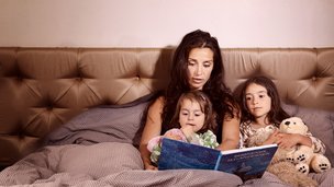 Trygge børn i hyggelige omgivelser med deres mor