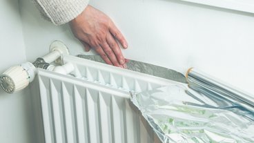 Sølvpapir bag radiator som isolering