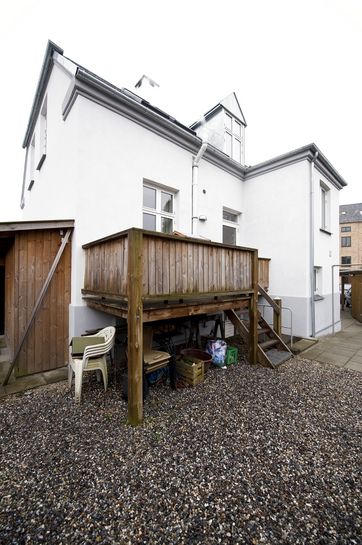 Terrasser af sten og betonfliser