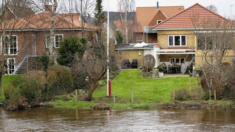 Åen æder mere og mere af grunden